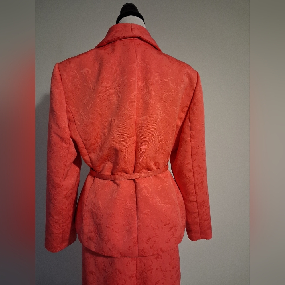 Coral Textured Two-Piece Skirt Suit with Belt Size 18 - Picture 4 of 11